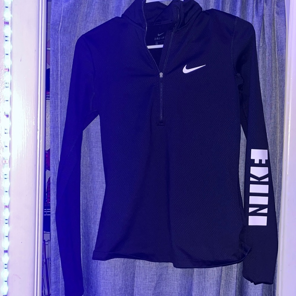 Selling Nike half zip up great condition